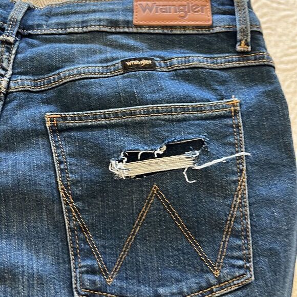 NWT Wrangler Cut-off Jean Shorts Distressed - Picture 6 of 11